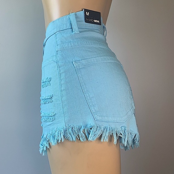 NEW WITH TAGS FASHIONNOVA BLUE FRILL HIGH RISE RIPPED JEAN SHORTS SIZE MEDIUM - Picture 5 of 6
